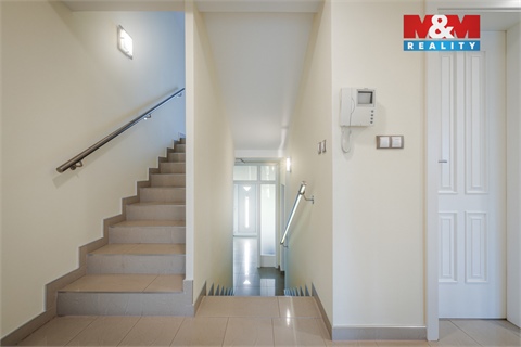 Prodej rodinného domu, 300 m² 14