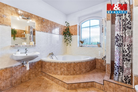 Prodej rodinného domu, 248 m² - 6