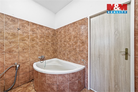 Prodej rodinného domu, 424 m² 16