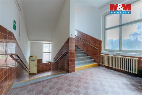 Prodej komerčního objektu, 2 400 m² 10