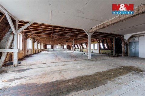 Prodej komerčního objektu, 2 400 m² 22