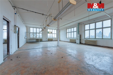 Prodej komerčního objektu, 2 400 m² 12