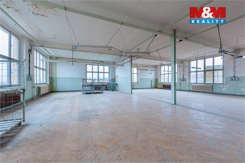 Prodej komerčního objektu, 2 400 m² 18