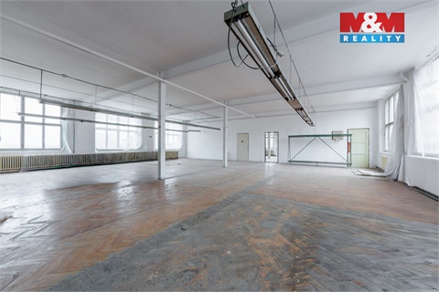 Prodej komerčního objektu, 2 400 m² 14