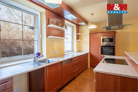 Prodej rodinného domu, 375 m² 2