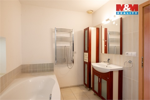 Prodej rodinného domu, 375 m² - 2