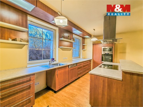 Prodej rodinného domu, 375 m² - 6