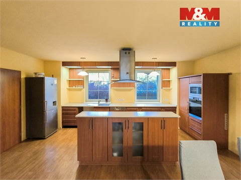 Prodej rodinného domu, 375 m² 10