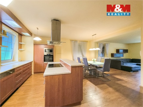 Prodej rodinného domu, 375 m² 8