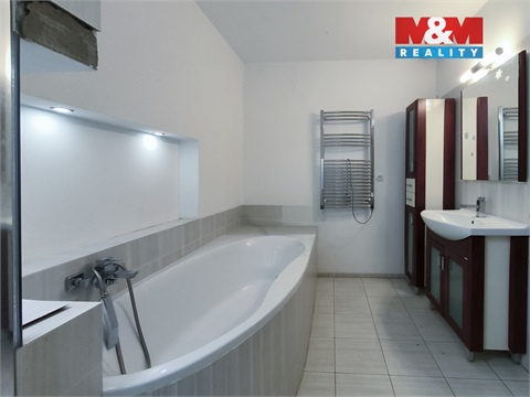 Prodej rodinného domu, 375 m² - 14