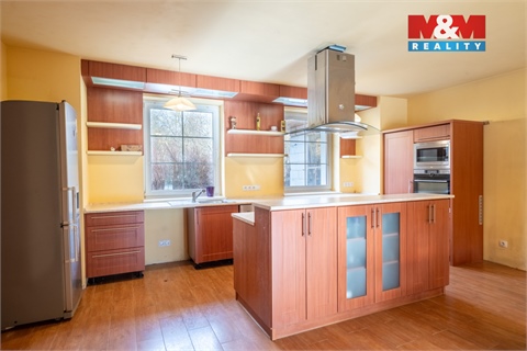 Prodej rodinného domu, 375 m² 6