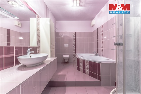 Prodej rodinného domu, 272 m² 10