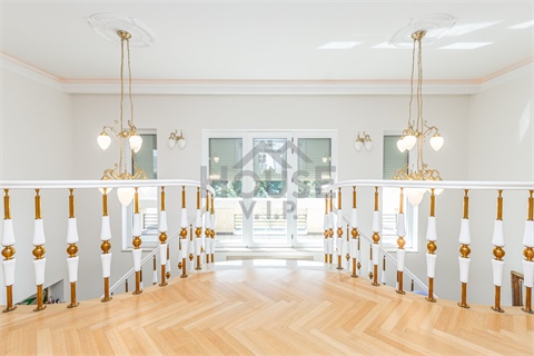 Prodej rodinného domu, 500 m² - 10