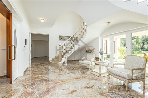 Prodej rodinného domu, 500 m² 8