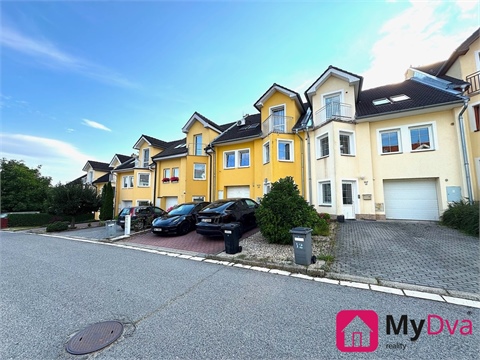 Pronájem rodinného domu, 220 m² 0