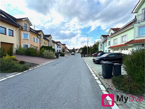 Pronájem rodinného domu, 220 m² - 0