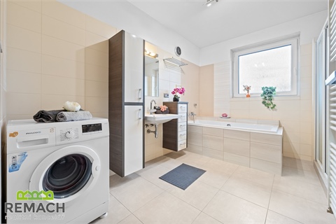 Prodej rodinného domu, 244 m² - 4