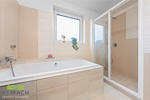 Prodej rodinného domu, 244 m² 16