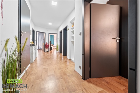 Prodej rodinného domu, 244 m² 12