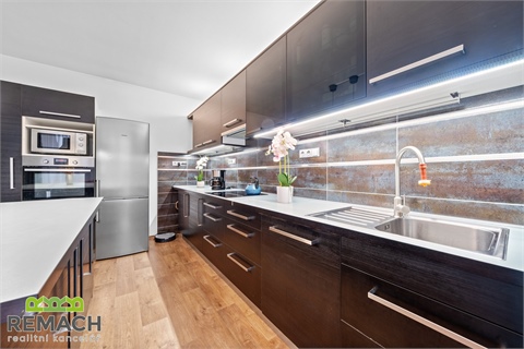 Prodej rodinného domu, 244 m² 14