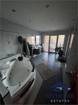 Prodej rodinného domu, 230 m² 22