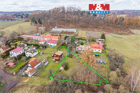 Prodej stavebního pozemku, 1 300 m² 0