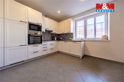 Prodej rodinného domu, 225 m² 2