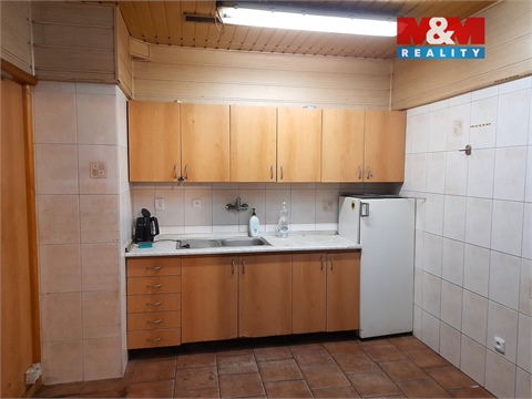 Pronájem skladu / haly, 379 m² - 0