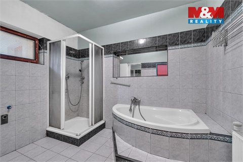 Prodej rodinného domu, 300 m² 14