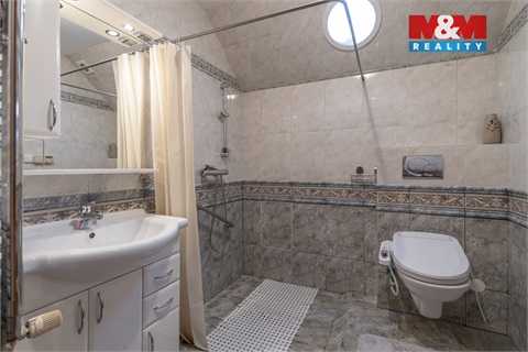 Prodej rodinného domu, 265 m² - 20