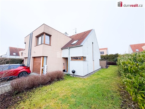 Pronájem rodinného domu, 180 m² 0