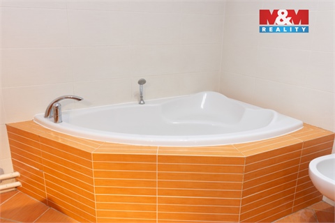 Prodej rodinného domu, 330 m² 10