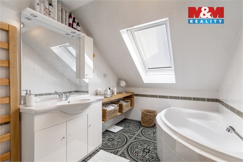 Prodej rodinného domu, 240 m² - 8