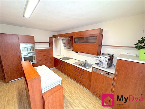 Prodej rodinného domu, 252 m² 2