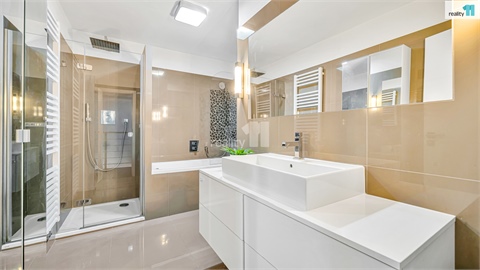 Prodej rodinného domu, 270 m² - 18