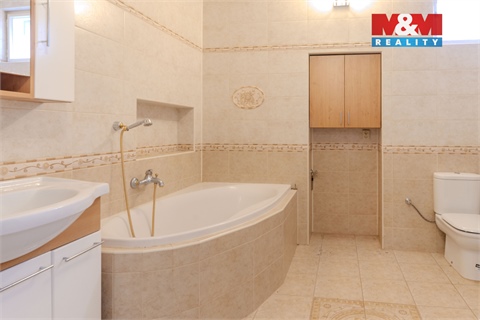 Prodej rodinného domu, 300 m² - 6