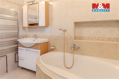 Prodej rodinného domu, 300 m² - 14