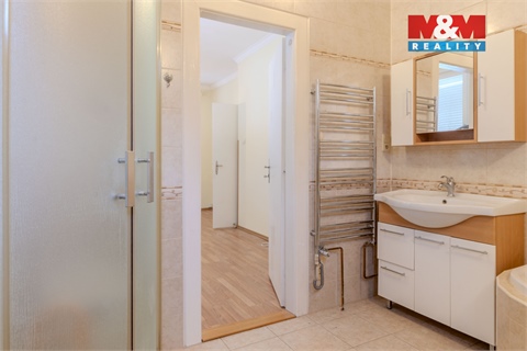 Prodej rodinného domu, 300 m² 16