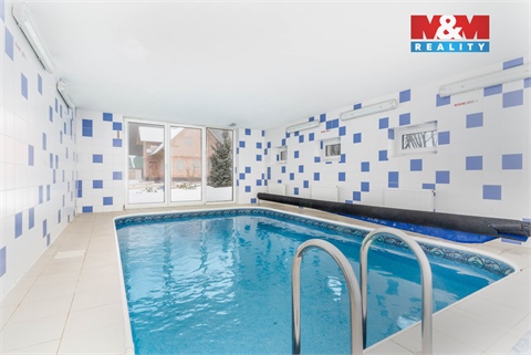 Prodej rodinného domu, 368 m² 2