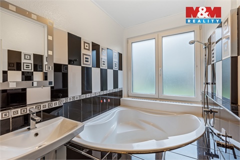 Prodej rodinného domu, 196 m² 16