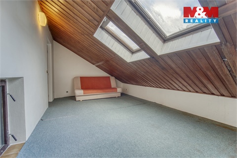 Prodej komerčního objektu, 324 m² 24