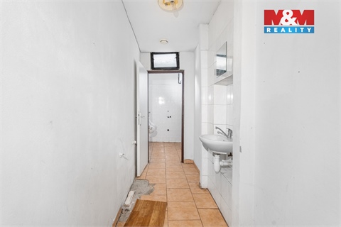 Prodej komerčního objektu, 300 m² 16