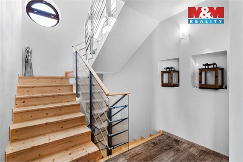 Prodej rodinného domu, 323 m² 4