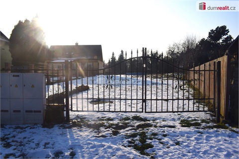 Prodej stavebního pozemku, 1 180 m² 0