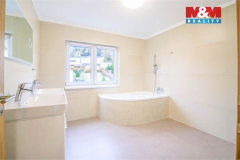 Prodej rodinného domu, 140 m² - 10