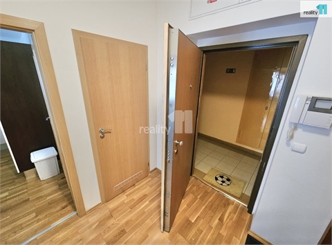Pronájem bytu 2kk, 72 m² 10