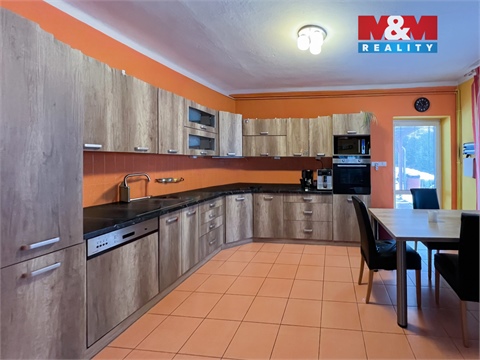 Prodej rodinného domu, 270 m² 2