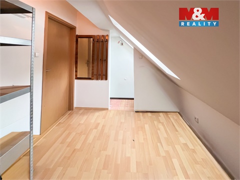 Prodej rodinného domu, 270 m² - 10