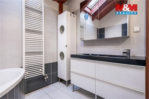 Prodej rodinného domu, 350 m² 10