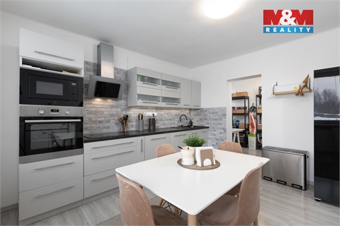 Prodej rodinného domu, 262 m² - 24